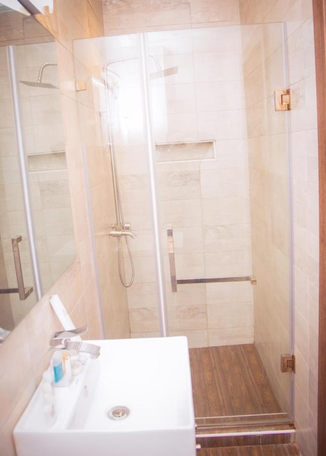 James Court Hotel & Luxury Apartments Лекки Экстерьер фото